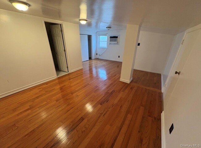 Building Photo - 54 Camden Pl