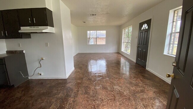 Building Photo - Single Family Home