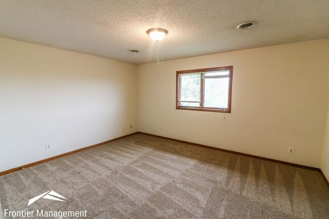 Building Photo - Stunning 2 bedroom duplex in West Manhattan! Large back deck provides beautiful view of Flint Hills!