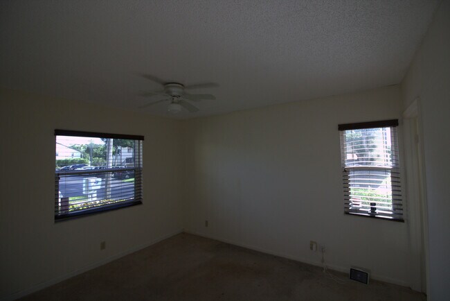 Building Photo - 4703 Lucerne Lakes Blvd E