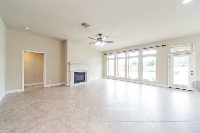Building Photo - 27106 Cross Pointe Ct