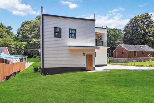 Building Photo - 1554 Columbia Cir