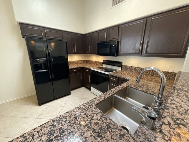 Building Photo - Gated community near Sabino Canyon/Tangue Verde