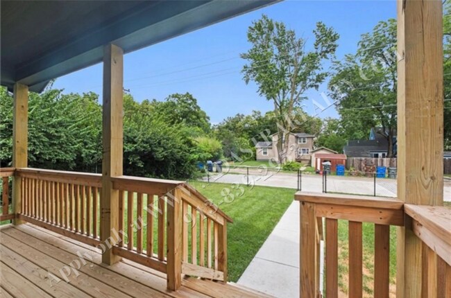 Building Photo - Like New Furnished Home in Lawrence Short Term Lease-Available NOW!!