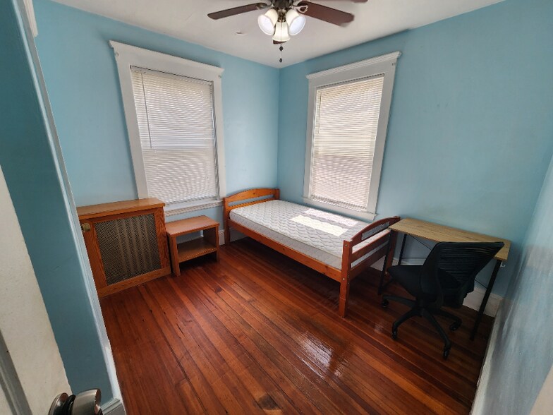 Primary Photo - 44 Woodbine St