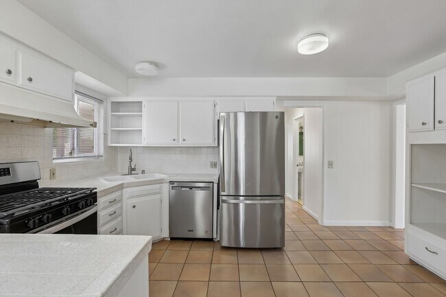 Building Photo - 3Bd/2ba Home w/parking in Santa Monica