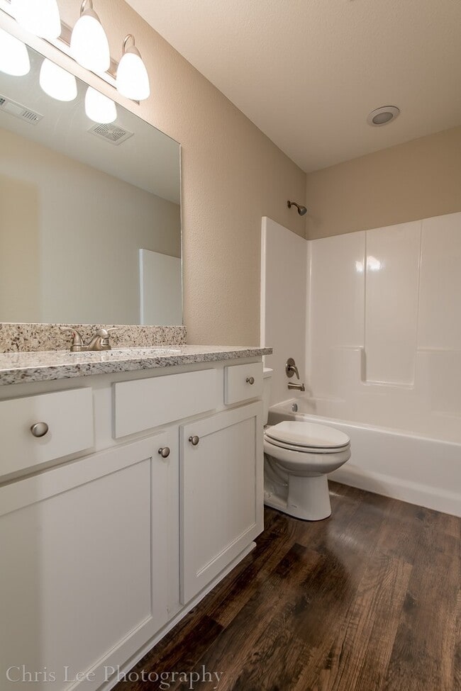Building Photo - 3bed 2bath, LOADED w/Amenities near Stonebridge Meadows Country Club