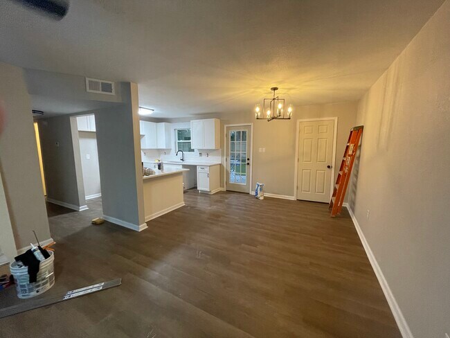 Building Photo - 2304 Loop Acres Rd