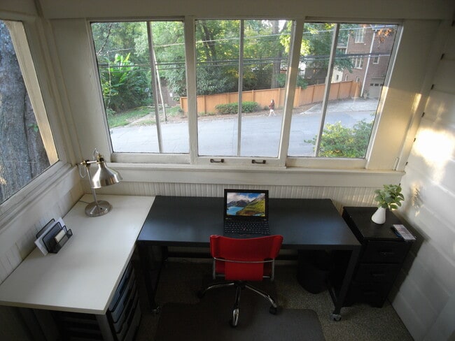 Building Photo - 1197 Stillwood Dr NE