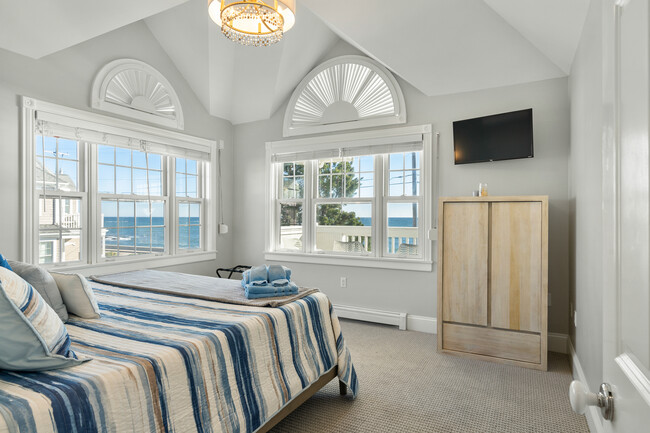 Building Photo - 207 Beach Ave