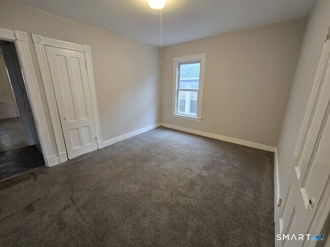 Building Photo - 779 E Main St