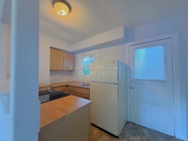 Building Photo - Brentwood-Darlington 2 Bed Apartment with Classic Charm and Parking