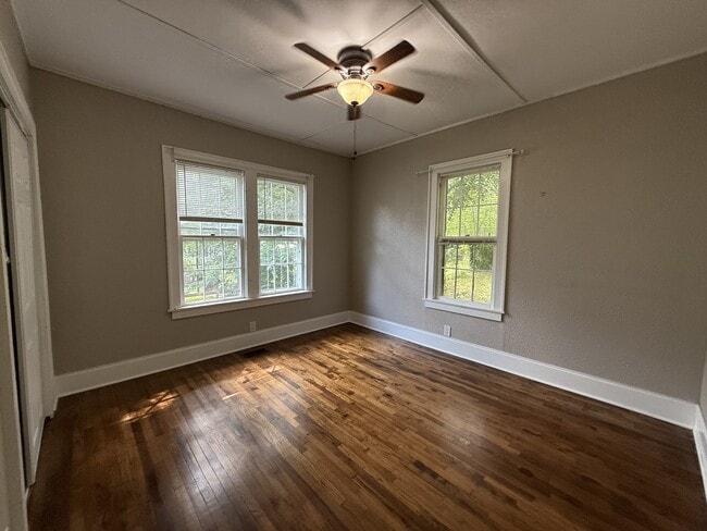 Building Photo - 2337 Woodbine Ave