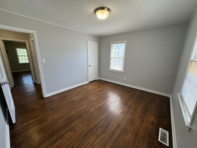 Building Photo - 3105 W Park Pl