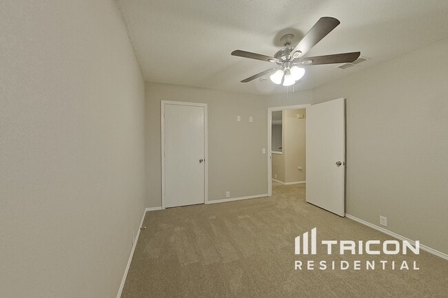 Building Photo - 820 Norfolk Dr