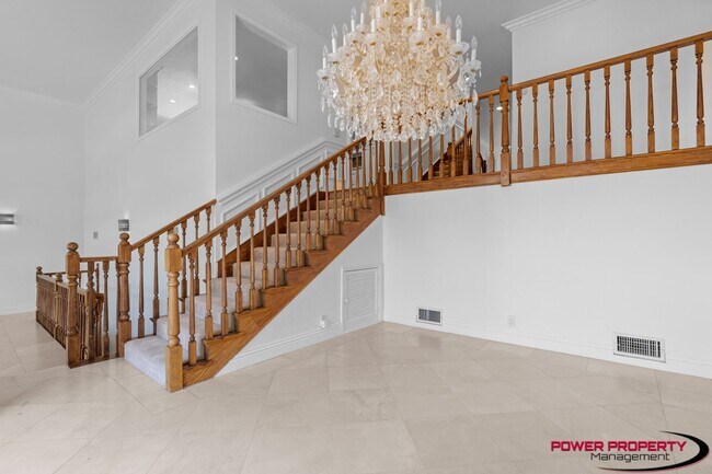 Building Photo - Spacious 5-Bedroom Home with Modern Amenit...
