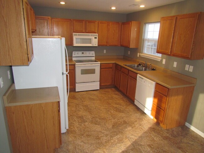 Building Photo - 15908 Tracker Ln