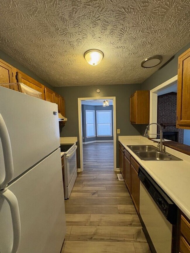 Building Photo - 504 Offing Dr