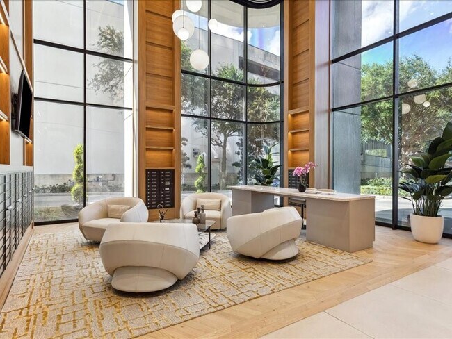 Building Photo - 1701 Hermann Dr