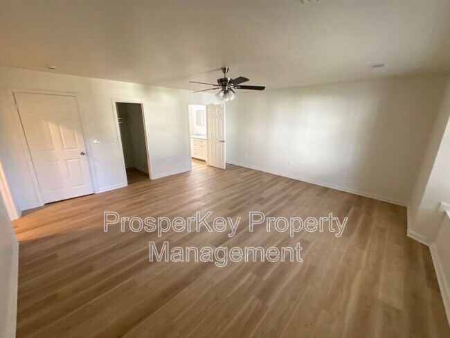 Building Photo - 1413 John Smith Ave