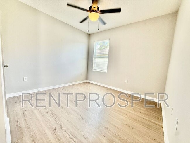 Building Photo - 930 Summer Glen Dr