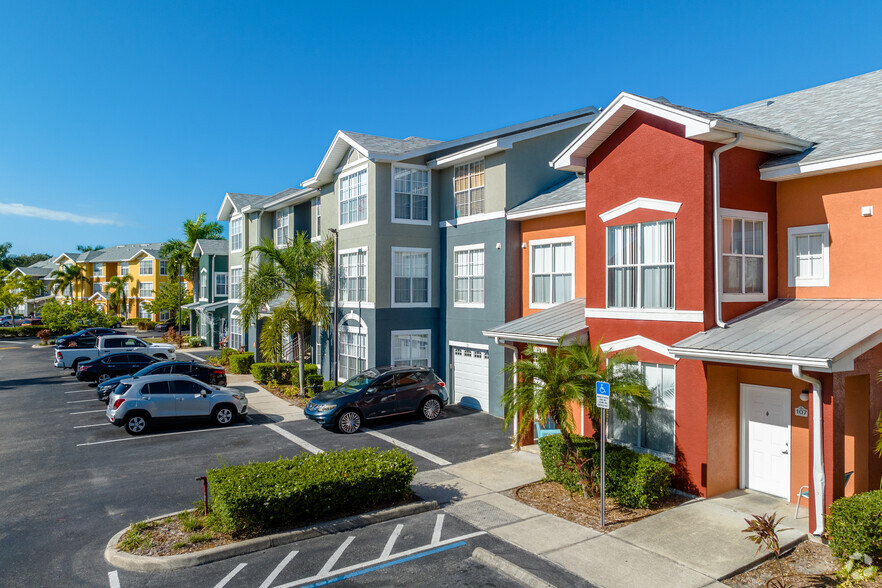 Building - Royal Palm Terrace Apartments