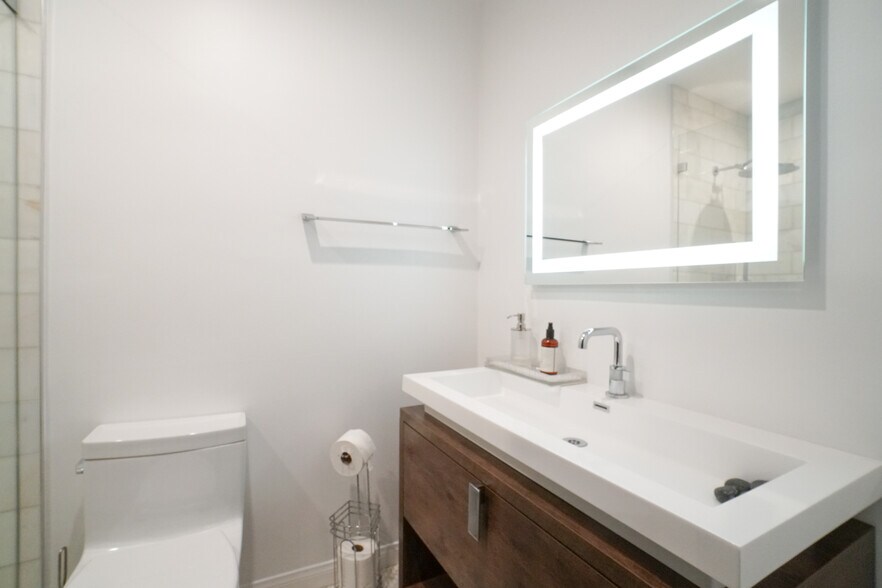 Primary Bathroom - 22041 Costanso St