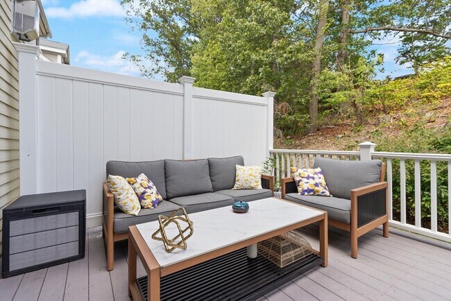 Building Photo - 10 Murray Ave