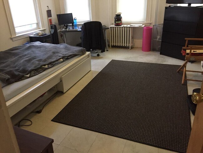 Building Photo - 55H