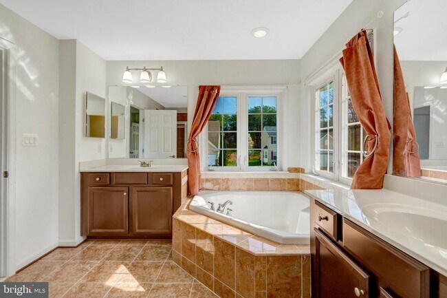 Building Photo - 9001 Merlot Ct