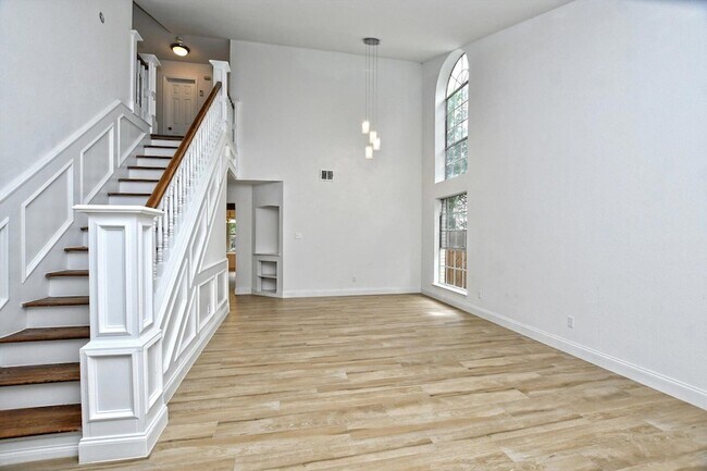 Building Photo - 17607 Klamath Falls Dr