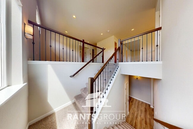 Building Photo - Luxury 4-Bedroom Home with 5-Car Garage & ...