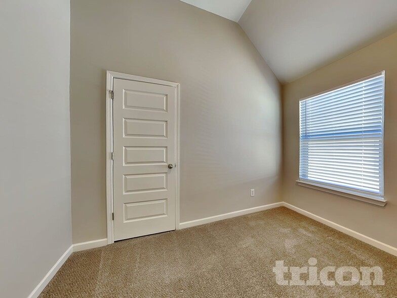 Building Photo - 2545 Shropshire Pl