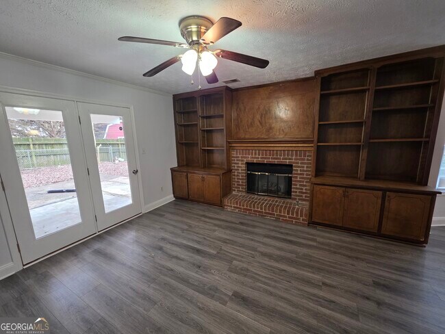 Building Photo - 405 Williamsburg Way