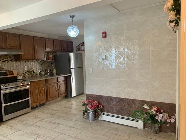 Building Photo - 270 N 1st Ave