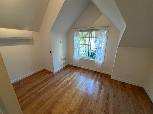 Building Photo - 3bd/3.5ba Townhouse on Capitol Hill