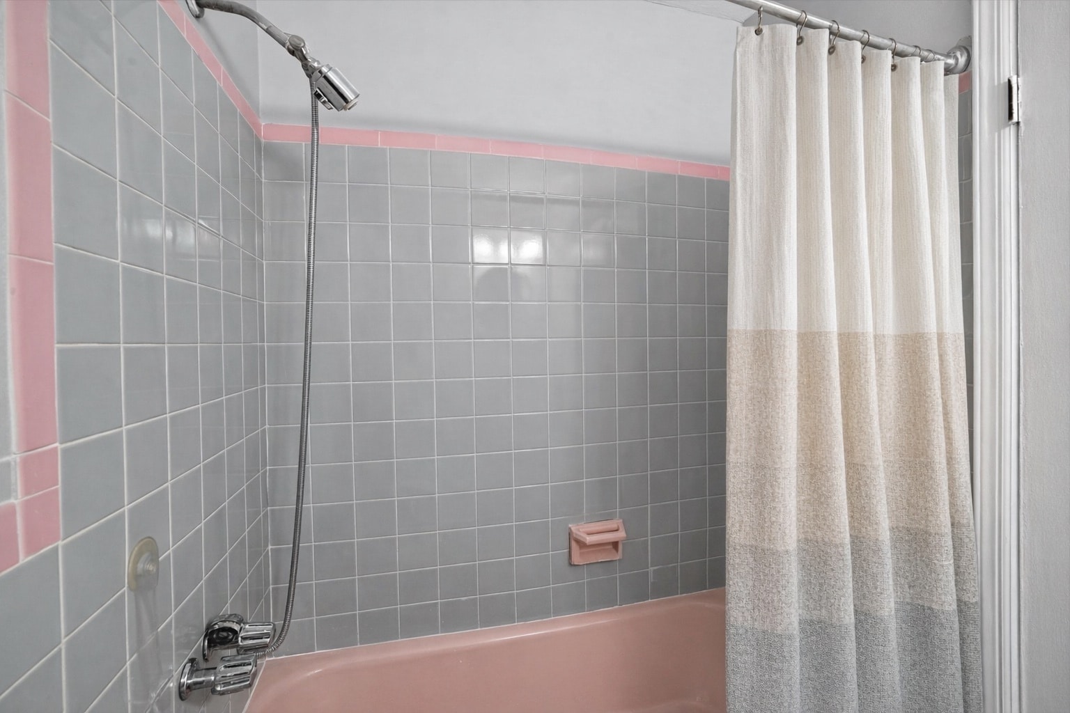 Building Photo - 4 Amackassin Ter