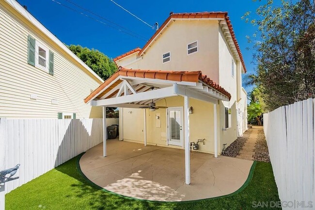 Building Photo - 308 Palm Ave