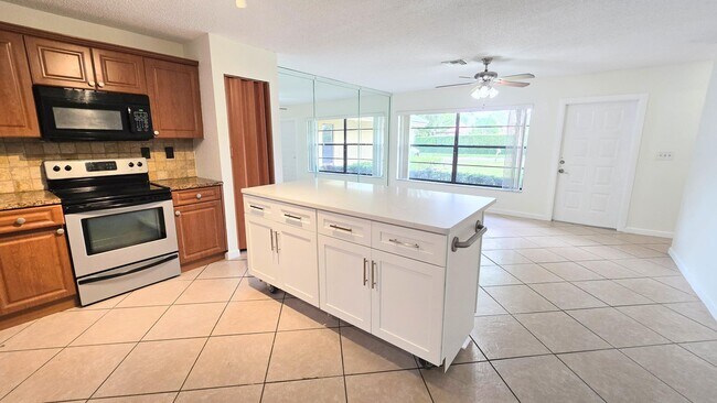 Building Photo - 1530 NW 93rd Terrace