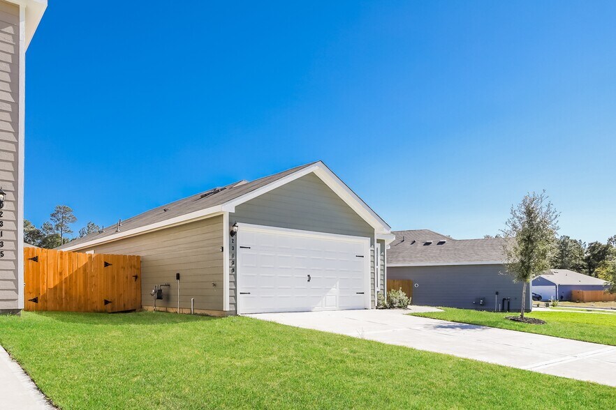 Building Photo - 23139 Shakespeare Dr