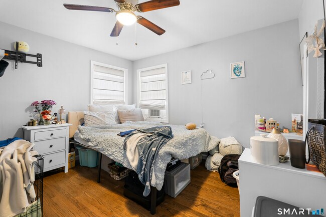 Building Photo - 5 Clover Hill Ave