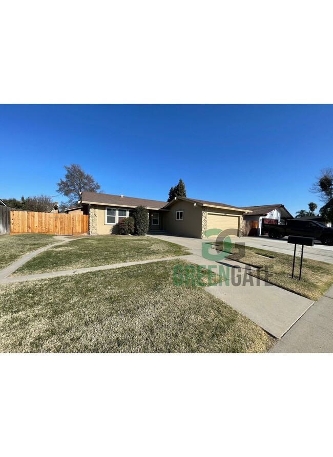 Building Photo - Charming 3 Bedroom 2 Bath Modesto home ava...