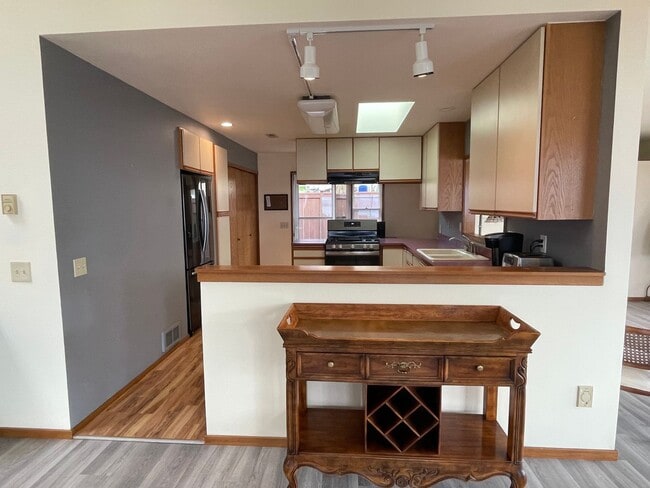 Building Photo - Windmill Heights Home With Community Beach...