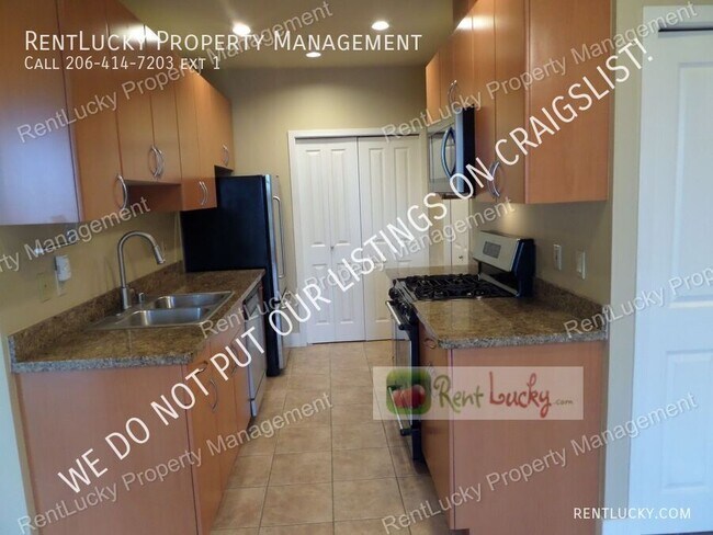 Building Photo - 4031 Aurora Ave N