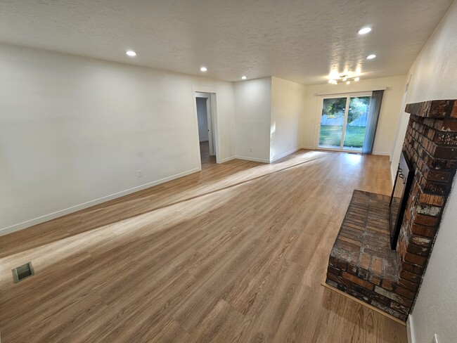 Building Photo - 2166 N Wildwood St