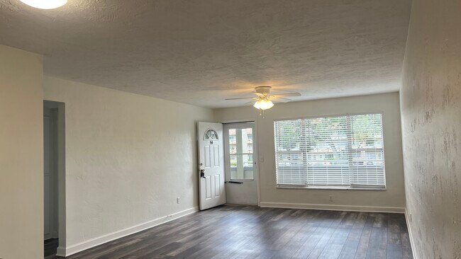 Building Photo - 2462 Brazilia Dr