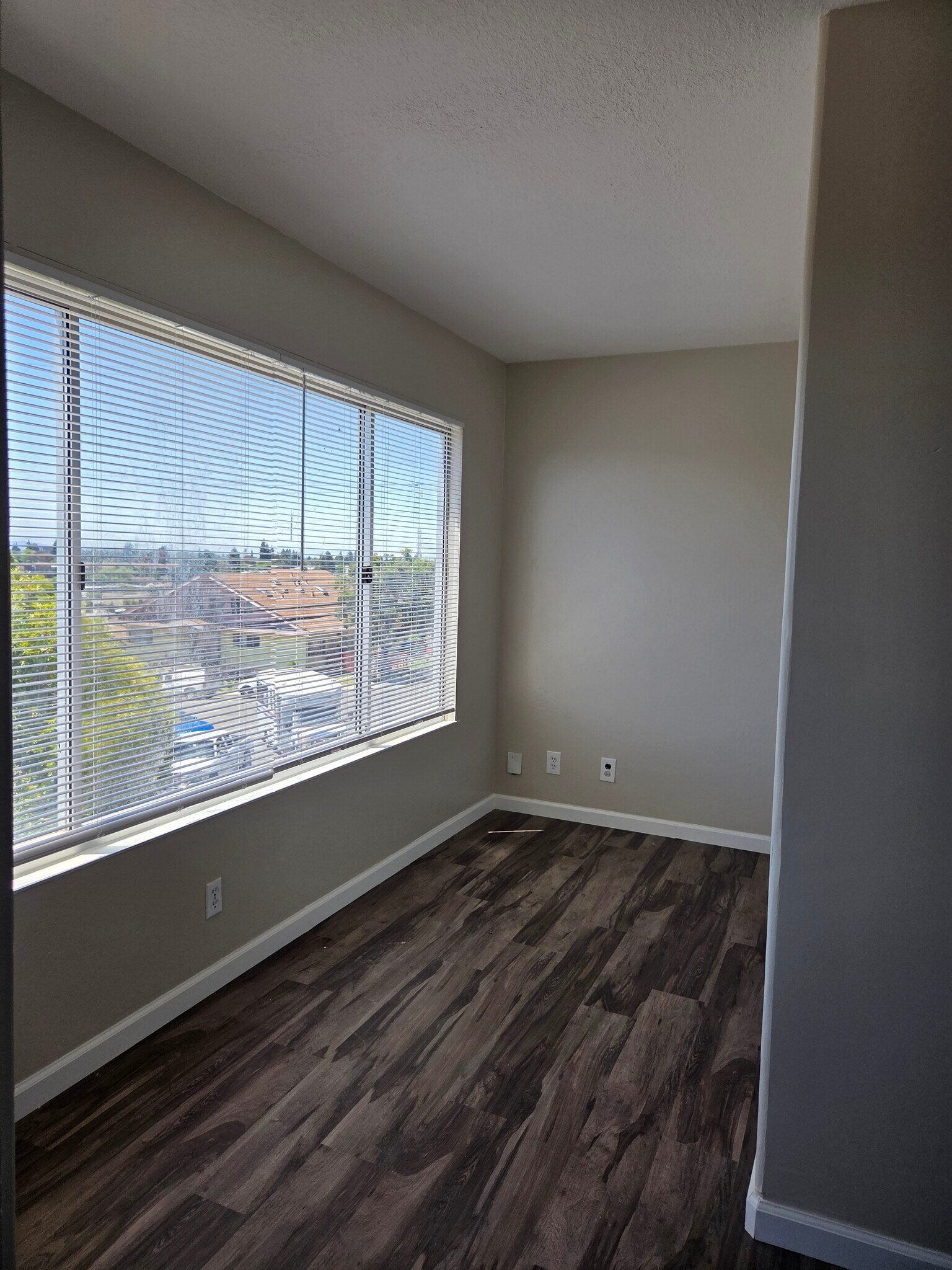 Building Photo - 25684 Spring Dr