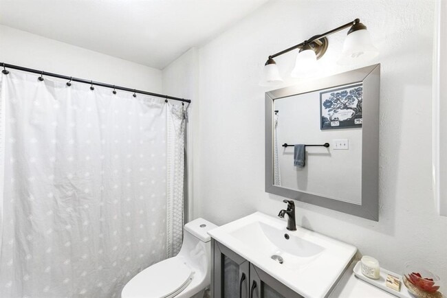 Building Photo - 7210 Towering Oaks Dr