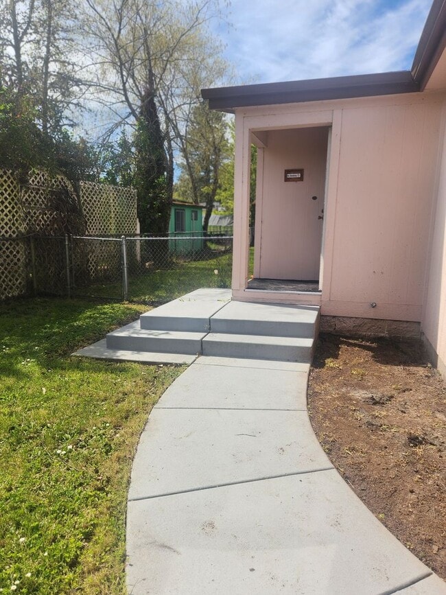 Building Photo - ? Newly Remodeled 3 Bedroom, 2 Bath Home in Monroe, Oregon ?