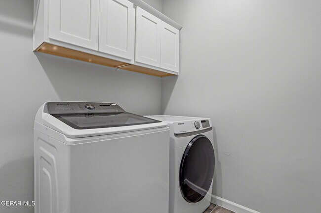 Building Photo - 253 Emerald Sun Dr